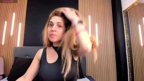 Snapshot of evaloviaa_ chatting on 05/06/26, 01:27 Eva online show from 05/06/26, 01:27