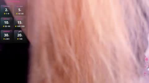 Snapshot of evaloviaa_ chatting on 05/21/26, 02:02 Eva online show from 05/21/26, 02:02