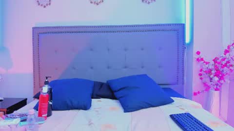 Snapshot of evaloviaa_ chatting on 06/18/26, 01:59 Eva online show from 06/18/26, 01:59