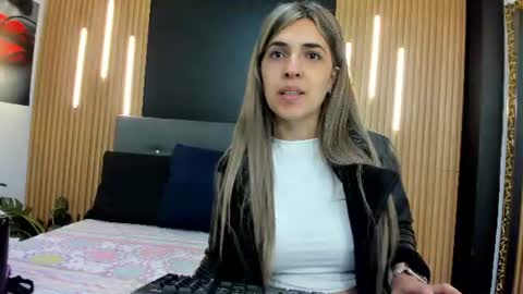 Snapshot of evaloviaa_ chatting on 07/16/26, 01:06 Eva online show from 07/16/26, 01:06