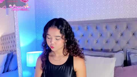 Snapshot of evalunna__ chatting on 12/20/25, 09:22 Eva Luna online show from 12/20/25, 09:22