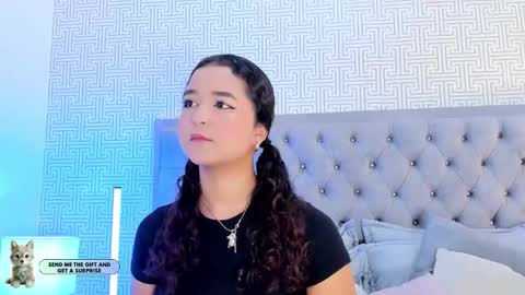 Snapshot of evalunna__ chatting on 01/12/26, 08:25 Eva Luna online show from 01/12/26, 08:25