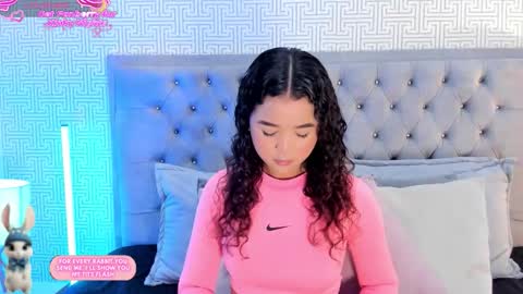 Snapshot of evalunna__ chatting on 01/18/26, 08:01 Eva Luna online show from 01/18/26, 08:01