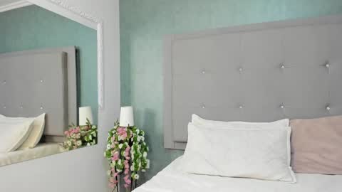 evamilf24 online show from 12/16/24, 12:16