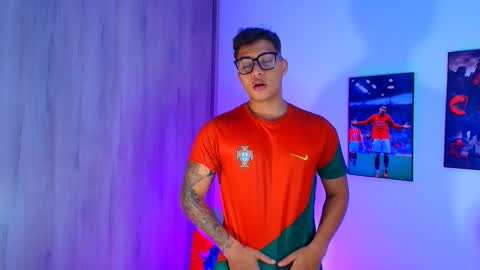 Snapshot of evan_greey chatting on 10/16/25, 04:13 EVAN GREY online show from 10/16/25, 04:13