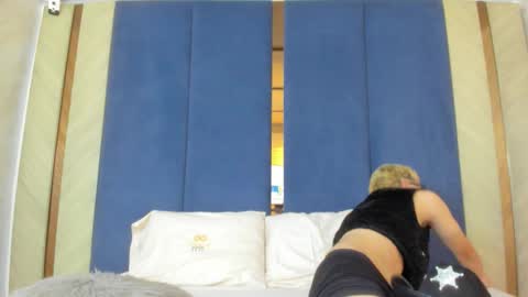 Snapshot of evan_mills chatting on 10/12/25, 03:27 Evan online show from 10/12/25, 03:27