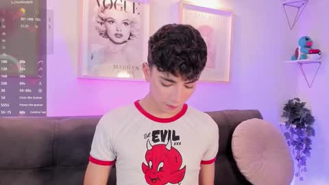 Evan voss  help me get 200 likesindependent model online show from 10/26/25, 12:22