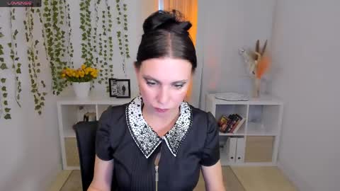 Snapshot of evanessa_x chatting on 04/27/26, 10:57 Evanessa online show from 04/27/26, 10:57