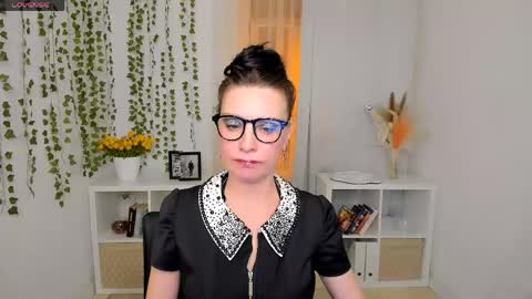 Snapshot of evanessa_x chatting on 04/28/26, 10:31 Evanessa online show from 04/28/26, 10:31