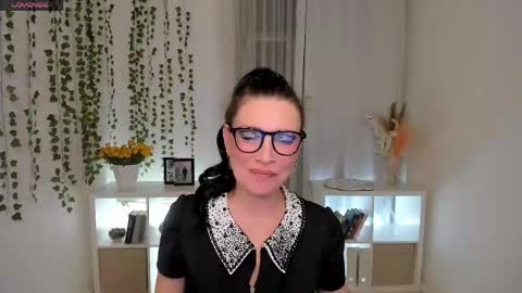 Snapshot of evanessa_x chatting on 04/30/26, 10:32 Evanessa online show from 04/30/26, 10:32