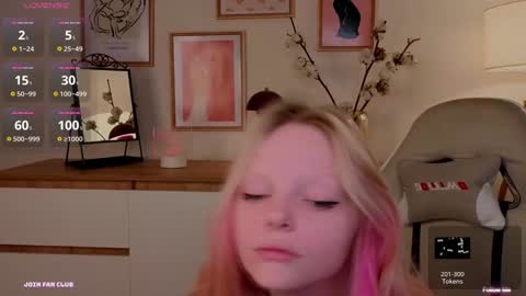 Snapshot of evangel1ne chatting on 12/12/24, 09:51 evangel1ne online show from 12/12/24, 09:51