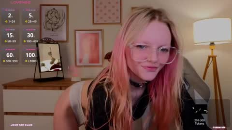 Snapshot of evangel1ne chatting on 12/12/24, 12:55 evangel1ne online show from 12/12/24, 12:55