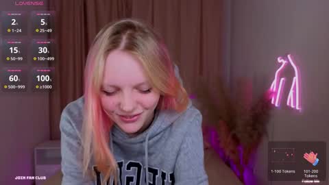 Snapshot of evangel1ne chatting on 12/13/24, 05:16 evangel1ne online show from 12/13/24, 05:16