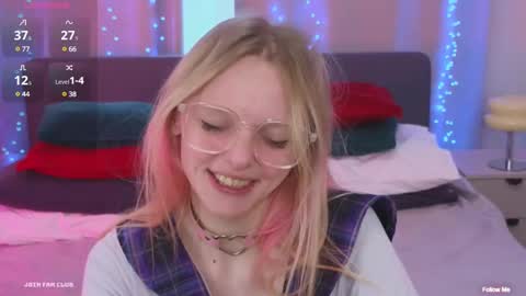 Snapshot of evangel1ne chatting on 02/14/25, 09:03 evangel1ne online show from 02/14/25, 09:03