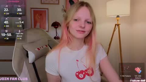 Snapshot of evangel1ne chatting on 02/22/25, 05:44 evangel1ne online show from 02/22/25, 05:44