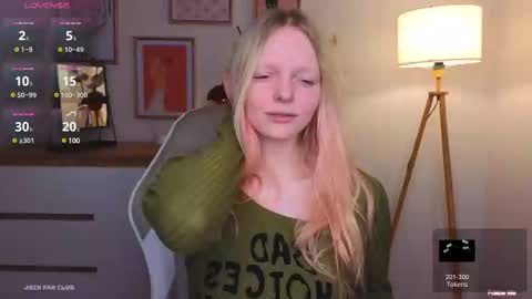 Snapshot of evangel1ne chatting on 02/28/25, 12:20 evangel1ne online show from 02/28/25, 12:20