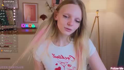 Snapshot of evangel1ne chatting on 09/10/25, 09:37 evangel1ne online show from 09/10/25, 09:37