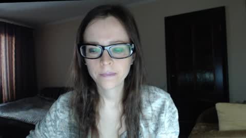 Snapshot of evangeline06 chatting on 04/19/26, 08:46 YourMistress online show from 04/19/26, 08:46