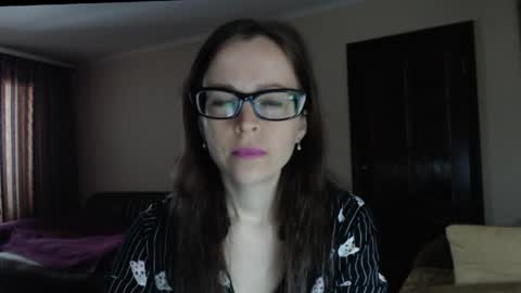 Snapshot of evangeline06 chatting on 05/03/26, 08:53 YourMistress online show from 05/03/26, 08:53