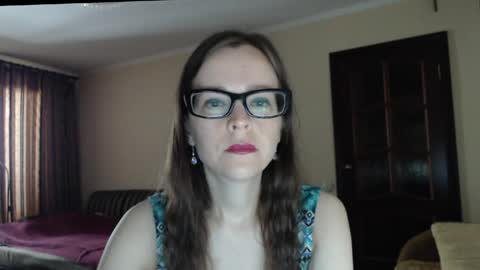 Snapshot of evangeline06 chatting on 05/17/26, 08:34 YourMistress online show from 05/17/26, 08:34