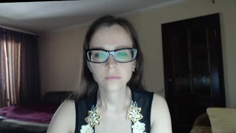 Snapshot of evangeline06 chatting on 05/21/26, 08:43 YourMistress online show from 05/21/26, 08:43