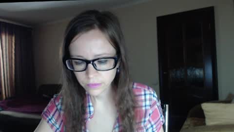 Snapshot of evangeline06 chatting on 05/25/26, 09:04 YourMistress online show from 05/25/26, 09:04