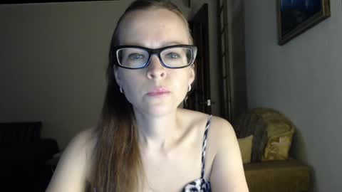 Snapshot of evangeline06 chatting on 05/26/26, 09:27 YourMistress online show from 05/26/26, 09:27