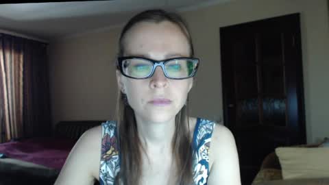 Snapshot of evangeline06 chatting on 06/04/26, 08:53 YourMistress online show from 06/04/26, 08:53