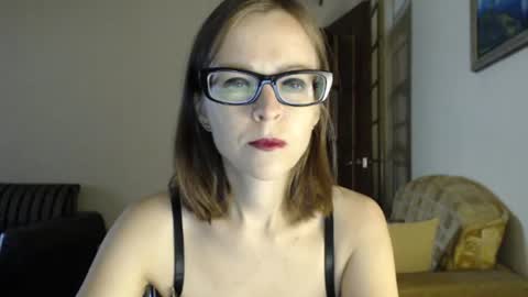 Snapshot of evangeline06 chatting on 07/17/26, 07:59 YourMistress online show from 07/17/26, 07:59