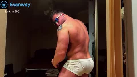 Snapshot of evanhoti chatting on 02/24/26, 03:26 EvanHOTi online show from 02/24/26, 03:26