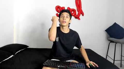 Snapshot of evans_collins24 chatting on 10/18/25, 08:53 Evans collins24 online show from 10/18/25, 08:53