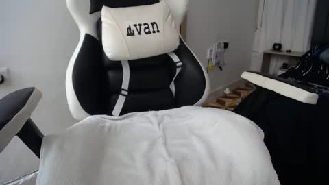 Snapshot of evans_king chatting on 01/09/25, 05:33 Evan online show from 01/09/25, 05:33