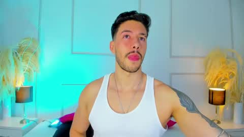 Snapshot of evans_opry1 chatting on 10/20/25, 10:21 E V A N S online show from 10/20/25, 10:21