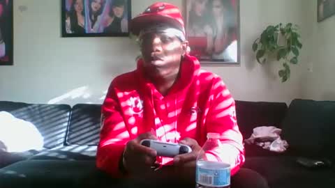 Snapshot of evanschris2048 chatting on 11/21/25, 09:35 evanschris2048 online show from 11/21/25, 09:35