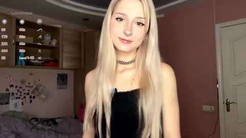 Snapshot of evaqt chatting on 10/29/25, 07:43 Eva online show from 10/29/25, 07:43