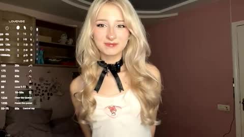 Snapshot of evaqt chatting on 10/31/25, 07:20 Eva online show from 10/31/25, 07:20