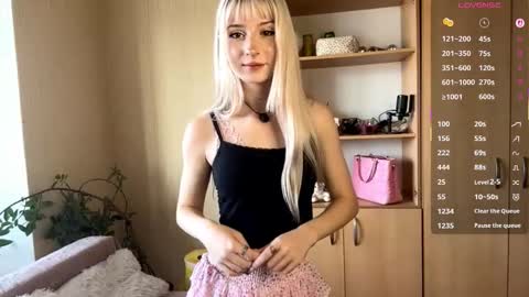 Snapshot of evaqt chatting on 11/08/25, 08:25 Eva online show from 11/08/25, 08:25