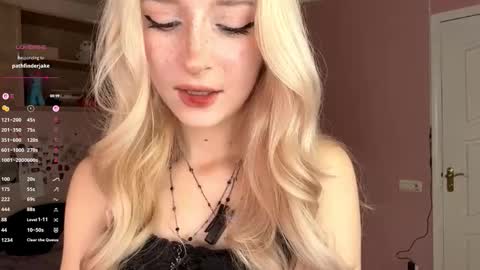 Snapshot of evaqt chatting on 11/14/25, 07:07 Eva online show from 11/14/25, 07:07