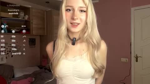 Snapshot of evaqt chatting on 11/15/25, 07:27 Eva online show from 11/15/25, 07:27