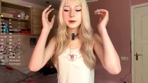 Snapshot of evaqt chatting on 11/16/25, 07:03 Eva online show from 11/16/25, 07:03