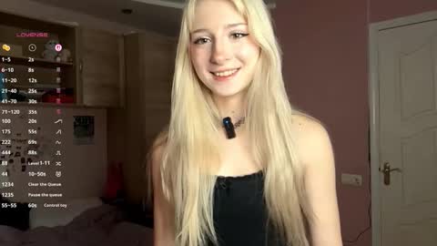 Snapshot of evaqt chatting on 11/19/25, 09:31 Eva online show from 11/19/25, 09:31