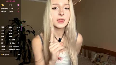 Snapshot of evaqt chatting on 11/22/25, 07:29 Eva online show from 11/22/25, 07:29