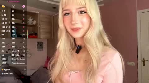 Snapshot of evaqt chatting on 11/26/25, 07:42 Eva online show from 11/26/25, 07:42