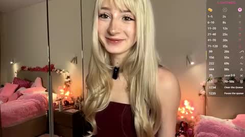 Snapshot of evaqt chatting on 12/15/25, 08:18 Eva online show from 12/15/25, 08:18