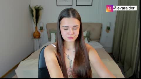 Snapshot of evaraider chatting on 03/30/26, 01:12 Eva online show from 03/30/26, 01:12