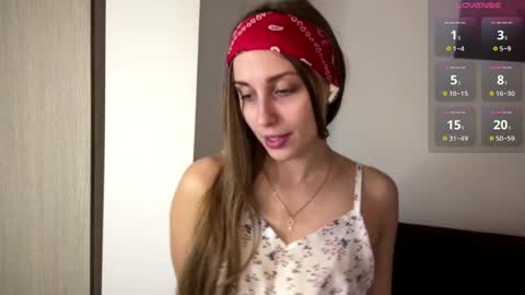 Snapshot of evarenard_ chatting on 04/06/26, 05:14 evarenard_ online show from 04/06/26, 05:14