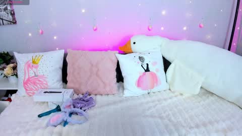 Snapshot of evarey_ chatting on 04/04/26, 04:22 Adelina online show from 04/04/26, 04:22