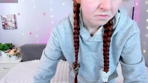 Snapshot of evarey_ chatting on 04/05/26, 04:09 Adelina online show from 04/05/26, 04:09