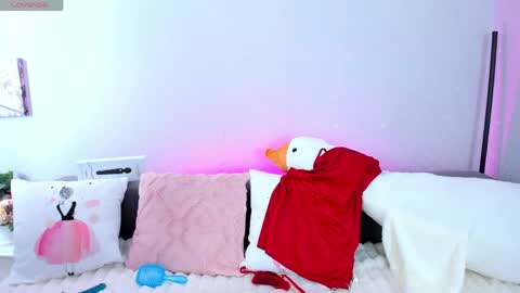 Snapshot of evarey_ chatting on 04/14/26, 04:51 Adelina online show from 04/14/26, 04:51