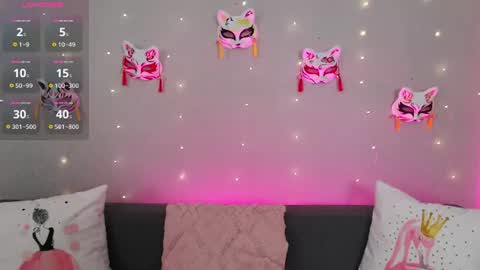 Snapshot of evarey_ chatting on 06/22/26, 04:31 Adelina online show from 06/22/26, 04:31